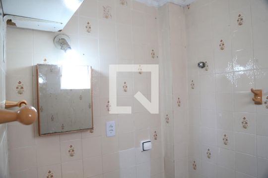 Banheiro de kitnet/studio para alugar com 1 quarto, 16m² em Ocian, Praia Grande