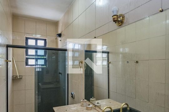 Banheiro Social de casa à venda com 4 quartos, 335m² em Alto Caiçaras, Belo Horizonte