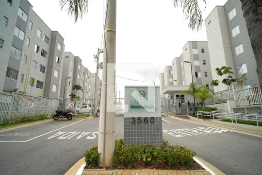 Fachada de apartamento para alugar com 2 quartos, 42m² em Iporanga, Sorocaba