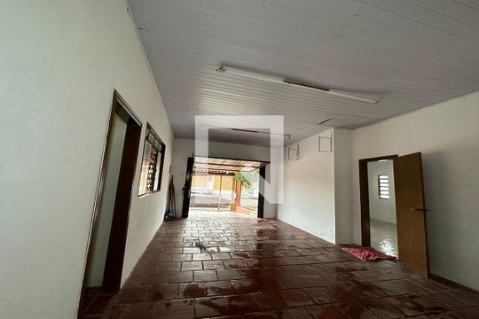 Garagem de casa à venda com 4 quartos, 192m² em Santos Dumont, São Leopoldo