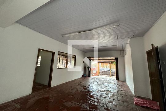 Garagem de casa à venda com 4 quartos, 192m² em Santos Dumont, São Leopoldo