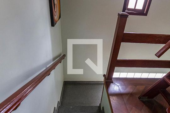 Escada Dormitórios de casa à venda com 3 quartos, 172m² em Vila Humaita, Santo André