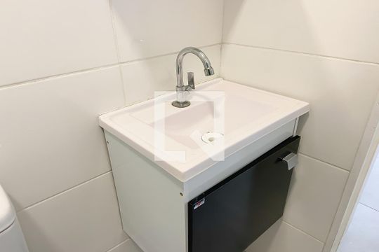 Banheiro de casa para alugar com 1 quarto, 49m² em Jardim das Flores, Osasco