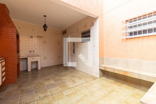 Quintal de casa à venda com 3 quartos, 200m² em Vila Moinho Velho, São Paulo