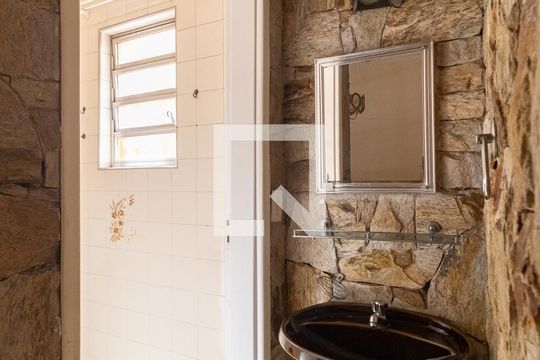 Lavabo de casa à venda com 3 quartos, 200m² em Vila Moinho Velho, São Paulo