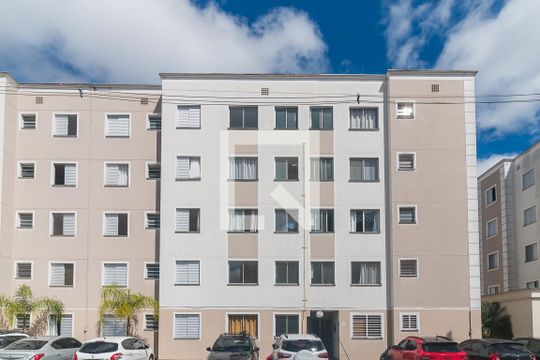 Fachada do bloco de apartamento para alugar com 2 quartos, 48m² em Vila Mogilar, Mogi das Cruzes