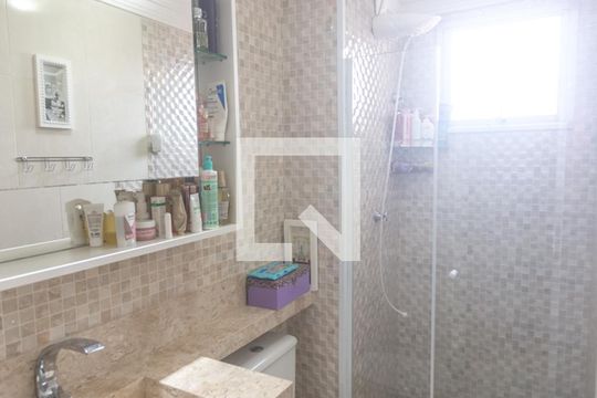 Banheiro social de apartamento para alugar com 2 quartos, 49m² em Centro, São Bernardo do Campo
