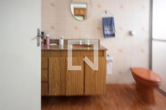 Banheiro da Suíte de casa à venda com 3 quartos, 360m² em Chácara Mafalda, São Paulo