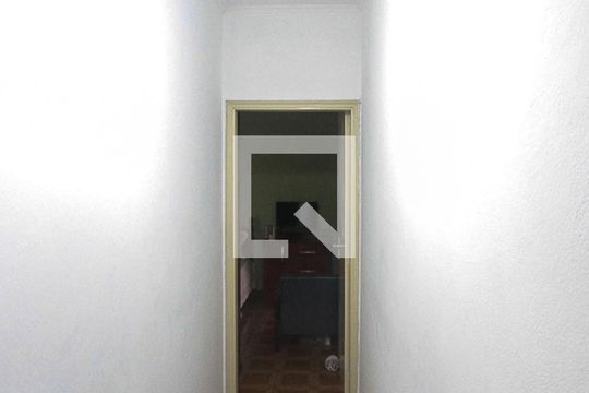 Corredor suíte 02 de casa à venda com 3 quartos, 360m² em Chácara Mafalda, São Paulo
