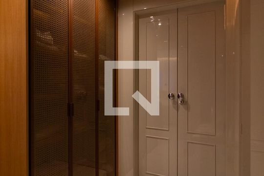 Corredor de apartamento à venda com 2 quartos, 147m² em Leblon, Rio de Janeiro