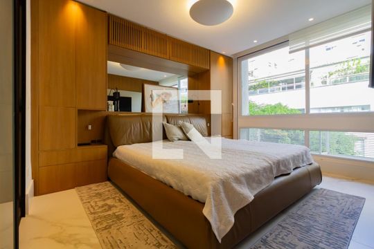 Suíte  de apartamento à venda com 2 quartos, 147m² em Leblon, Rio de Janeiro