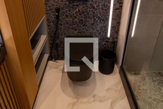Detalhe do banheiro da suíte  de apartamento à venda com 2 quartos, 147m² em Leblon, Rio de Janeiro