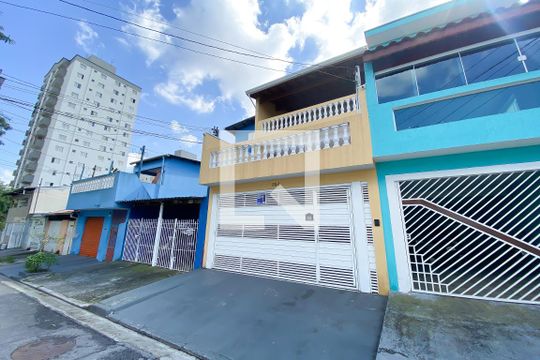 Fachada de casa à venda com 3 quartos, 220m² em Veloso, Osasco