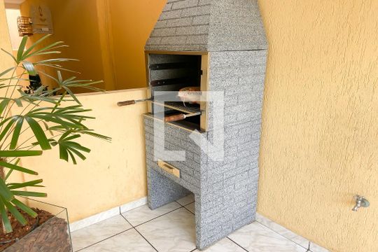 Churrasqueira de casa à venda com 3 quartos, 220m² em Veloso, Osasco