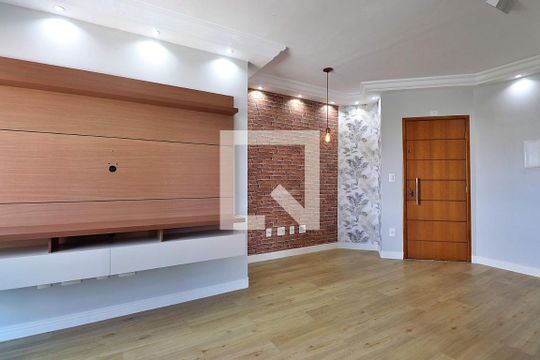 Sala de apartamento para alugar com 1 quarto, 50m² em Bangú, Santo André