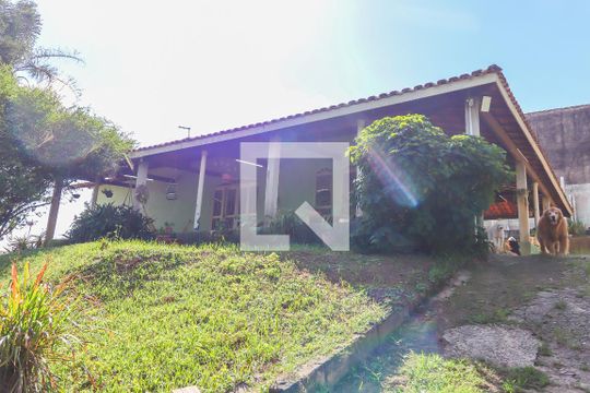 Fachada de casa à venda com 2 quartos, 180m² em Vivenda, Jundiaí