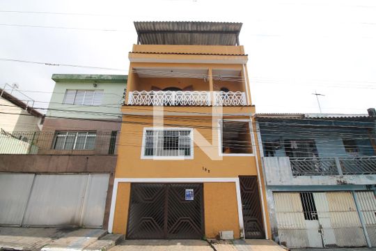 Fachada de casa à venda com 4 quartos, 130m² em Jardim Ponte Rasa, São Paulo