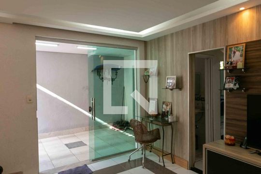Sala de casa à venda com 3 quartos, 106m² em Venda Nova, Belo Horizonte