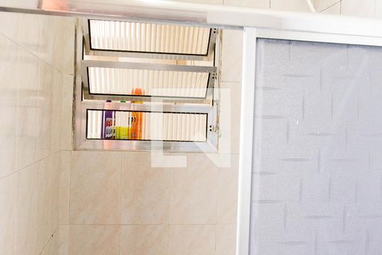 Banheiro de serviço de casa à venda com 3 quartos, 100m² em Centro, Diadema