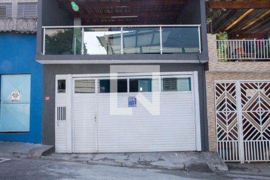 Fachada de casa à venda com 3 quartos, 125m² em Conceição, Diadema