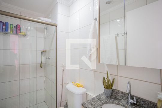 Banheiro de apartamento para alugar com 2 quartos, 48m² em Conceição, Osasco
