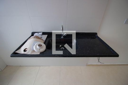 Detalhe cozinha de apartamento para alugar com 2 quartos, 38m² em Jardim Helian, São Paulo