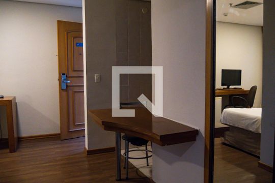 Sala de apartamento para alugar com 1 quarto, 40m² em Centro, Santo André