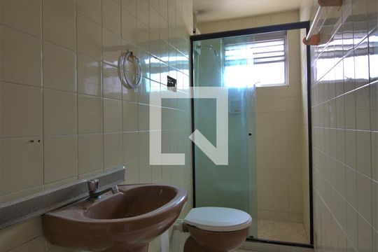 Banheiro de apartamento para alugar com 2 quartos, 100m² em Colubandê, São Gonçalo