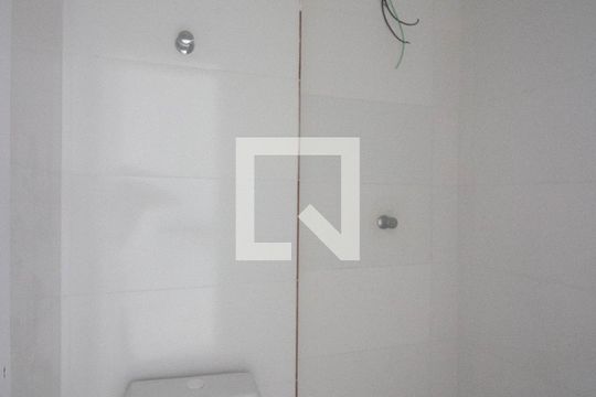 Banheiro de apartamento para alugar com 2 quartos, 38m² em Jardim Helian, São Paulo