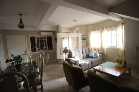 Sala de casa para alugar com 3 quartos, 192m² em Harmonia, Canoas