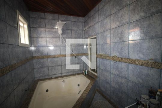 Banheiro da Suíte de casa para alugar com 3 quartos, 192m² em Harmonia, Canoas