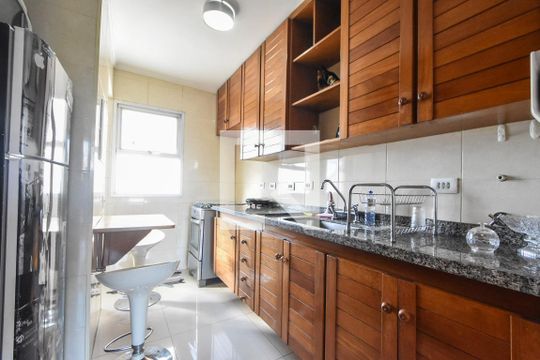 Cozinha de apartamento à venda com 1 quarto, 52m² em Vila Congonhas, São Paulo