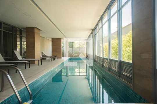 Área comum - Piscina coberta de apartamento para alugar com 3 quartos, 138m² em Mirandópolis, São Paulo