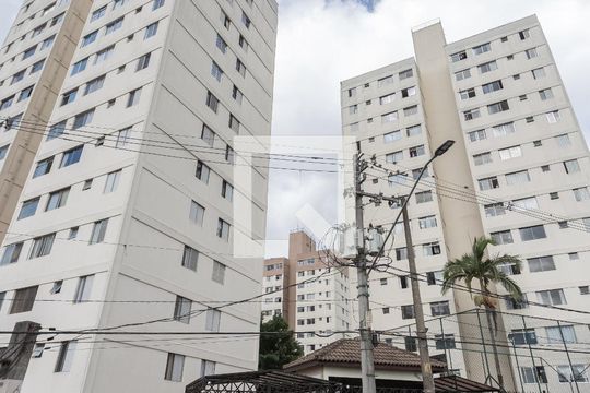 Fachada de apartamento para alugar com 2 quartos, 60m² em Jardim Celeste, São Paulo