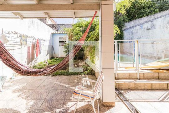 Quintal de casa à venda com 4 quartos, 230m² em Jardim Dona Leopoldina, Porto Alegre