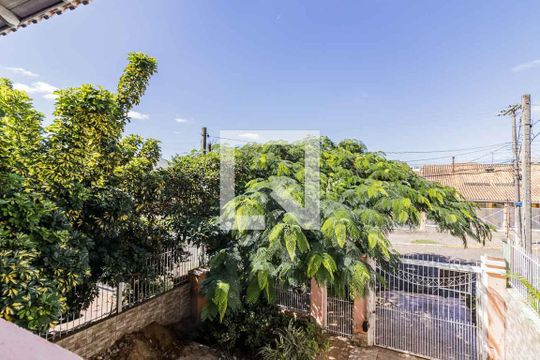 Vista de casa à venda com 4 quartos, 230m² em Jardim Dona Leopoldina, Porto Alegre