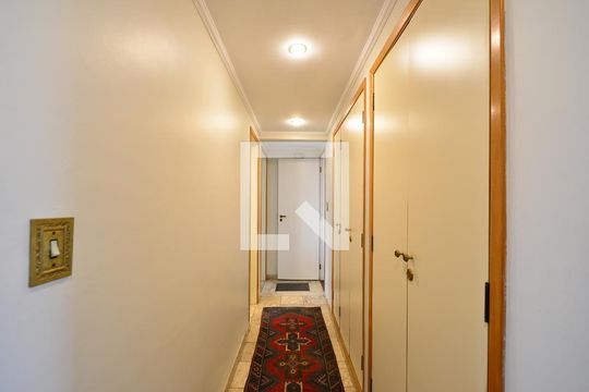 Corredor de apartamento à venda com 4 quartos, 220m² em Vila Clementino, São Paulo