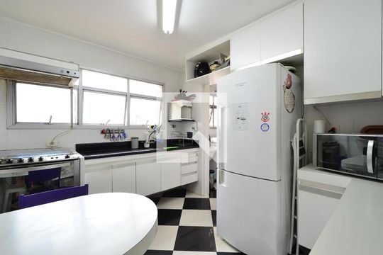 Cozinha de apartamento à venda com 4 quartos, 220m² em Vila Clementino, São Paulo