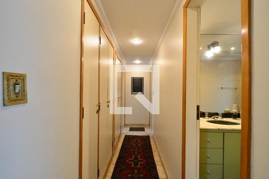 Corredor de apartamento à venda com 4 quartos, 220m² em Vila Clementino, São Paulo