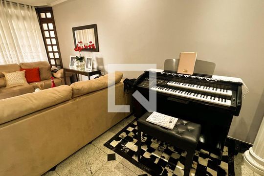 Casa à venda com 7 quartos, 360m² em Ana Lúcia, Belo Horizonte