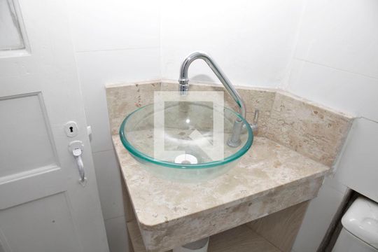 Banheiro de apartamento para alugar com 1 quarto, 32m² em Moinhos de Vento, Porto Alegre