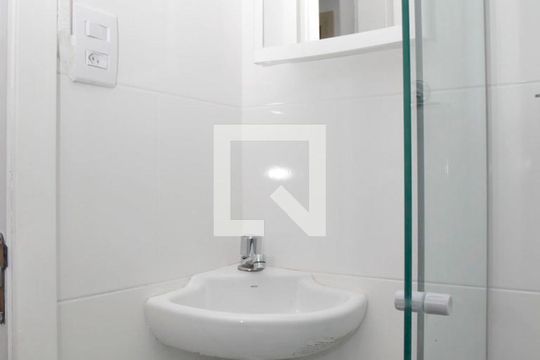 Banheiro de kitnet/studio para alugar com 1 quarto, 24m² em Cidade Baixa, Porto Alegre