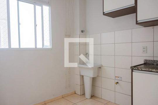 Cozinha de apartamento à venda com 2 quartos, 42m² em Chacaras Reunidas Santa Terezinha, Contagem
