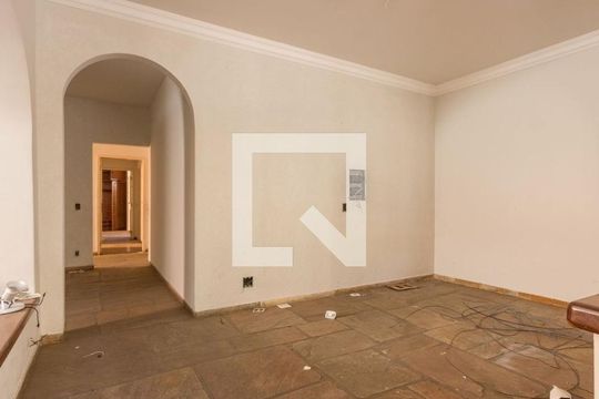 Sala de casa à venda com 3 quartos, 344m² em Grajaú, Belo Horizonte