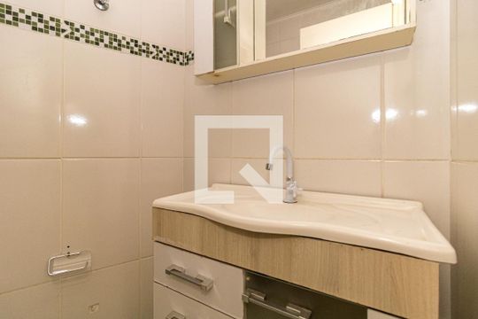 Banheiro de apartamento à venda com 2 quartos, 69m² em Rio Branco, Porto Alegre