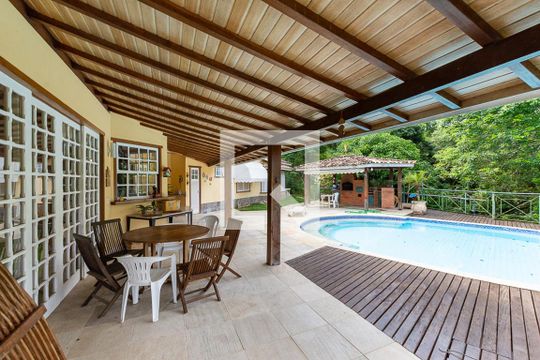 Área externa
 de casa de condomínio à venda com 5 quartos, 500m² em Badu, Niterói