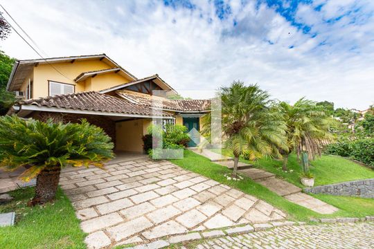 Fachada de casa de condomínio à venda com 5 quartos, 500m² em Badu, Niterói