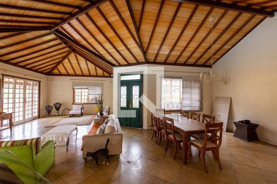 Sala de casa de condomínio à venda com 5 quartos, 500m² em Badu, Niterói