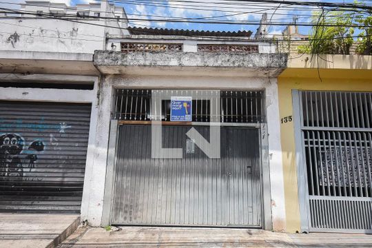 Fachada de casa para alugar com 1 quarto, 100m² em Jardim Monte Alegre, Taboão da Serra