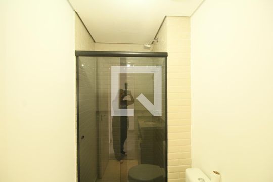 Banheiro suíte 1 de apartamento para alugar com 3 quartos, 76m² em Vila Suzana, São Paulo
